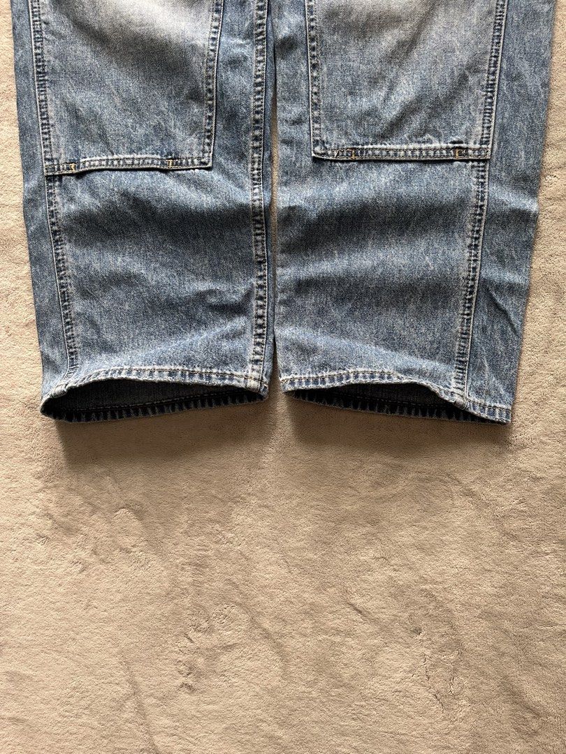 AMERICAN EAGLE (DOUBLE KNEE) (Category: Jeans) located in Guagua. Submitted by mid_thrift (Listing ID 1470098297, Image 3). Description: 💠DKNEE AMERICAN EAGLE💠 DIMES: W-34 L-39 H-9 Issue: HEM MINIMAL DISTRESS Color rate : 9/10.