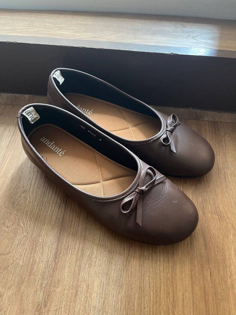Andanté Brown Ballet Flats (Category: Flats & Sandals) located in Manila. Submitted by nikkinat (Listing ID 1470003263, Image 2). Description: - Brand: Andanté - Style: Classic slip-on brown ballet flats with a rounded toe and tied bow detail - Comfort: Cushioned brown insoles with black trim for all-day wear - Material: Leather - Condition: Minor creases on the toe box from light wear, but soles are clean, sturdy, and ready for more use - Versat