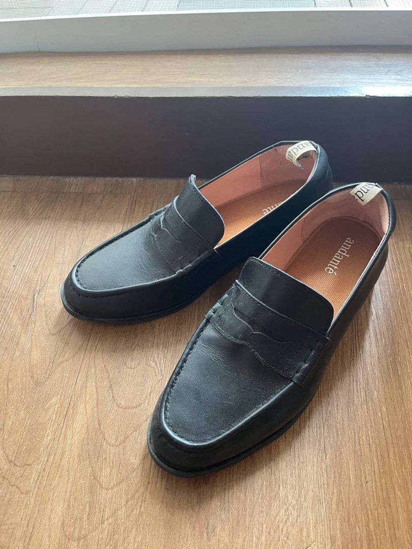 Andanté The Nineties Loafer (Category: Loafers) located in Manila. Submitted by nikkinat (Listing ID 1469999580, Image 2). Description: - Brand/Style: Andanté The Nineties Loafer - Color: Classic Black - Design: Slip-on penny loafer with stitched moc toe - Material: Smooth leather upper with minimal toe box creasing - Details: Branded insoles and heel pull tabs with lettering - Condition/Use: barely used, like new Genuine leather. Brand new costs