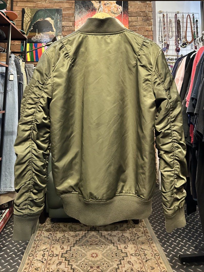 Andy Warhol by Dusty MA-1 Flight Jacket (Category: Coats, Jackets and Outerwear) located in Quezon City. Submitted by pricetakedown (Listing ID 1470078704, Image 2). Description: Size: S | Excellent condition Features Warhol’s famous Skull (1976) print on the front panel and his iconic Banana (1967) print on the emergency orange interior lining 💀🍌 Measurements (inches) Armpit to armpit: 21.5 Shoulders: 19 Length: 26 📥 DM for inquiries 🫶🏻 Man