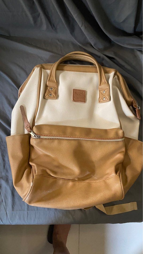 anello Two-Tone Faux Leather Backpack (Category: Backpacks) located in San Isidro. Submitted by miradelacruz1612 (Listing ID 1469963278, Image 3). Description: - Color: Stylish tan and cream combination - Material: Premium faux leather - Design: Wide-opening main compartment with a structured frame - Storage: Convenient front zipper pocket with pull tab - Comfort: Dual top handles and adjustable back straps with breathable mesh backing - Branding