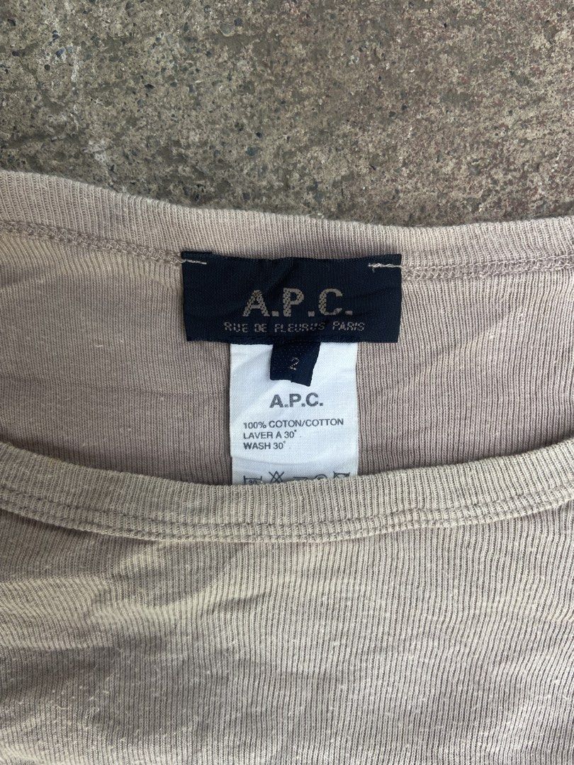 A.P.C. SHIRT (Category: Tshirts & Polo Shirts ) located in El Salvador. Submitted by 00jiroo00 (Listing ID 1470093133, Image 3). Description: A.P.C. SHIRT Dimensions: W - 19.5 L - 27 Details: good condition must have multiple pinhole on sleeve need wash signs of usage Condition: 8.5/10 Color rate: 8.5/10 Swipe for more details… M: ₱550 📌 Before You Buy: 📃 Please read all item details carefully 📍 Payment-first policy applies ❌ No cancellations,