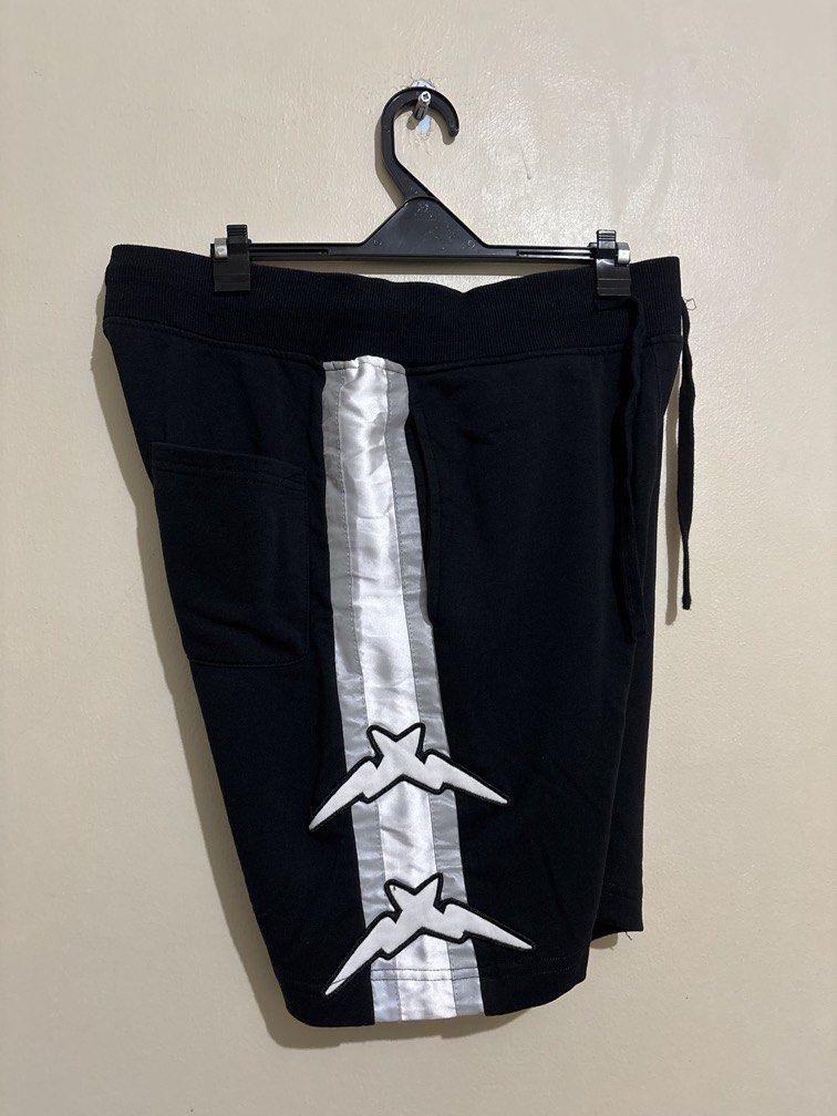 Apetees short (Category: Shorts) located in Muntinlupa City. Submitted by owrayttttt (Listing ID 1470128572, Image 3). Description: - Ape Tees shorts - Large on tag - 30-36 waist, length is 19 - No issue - Free shipping via j&t.