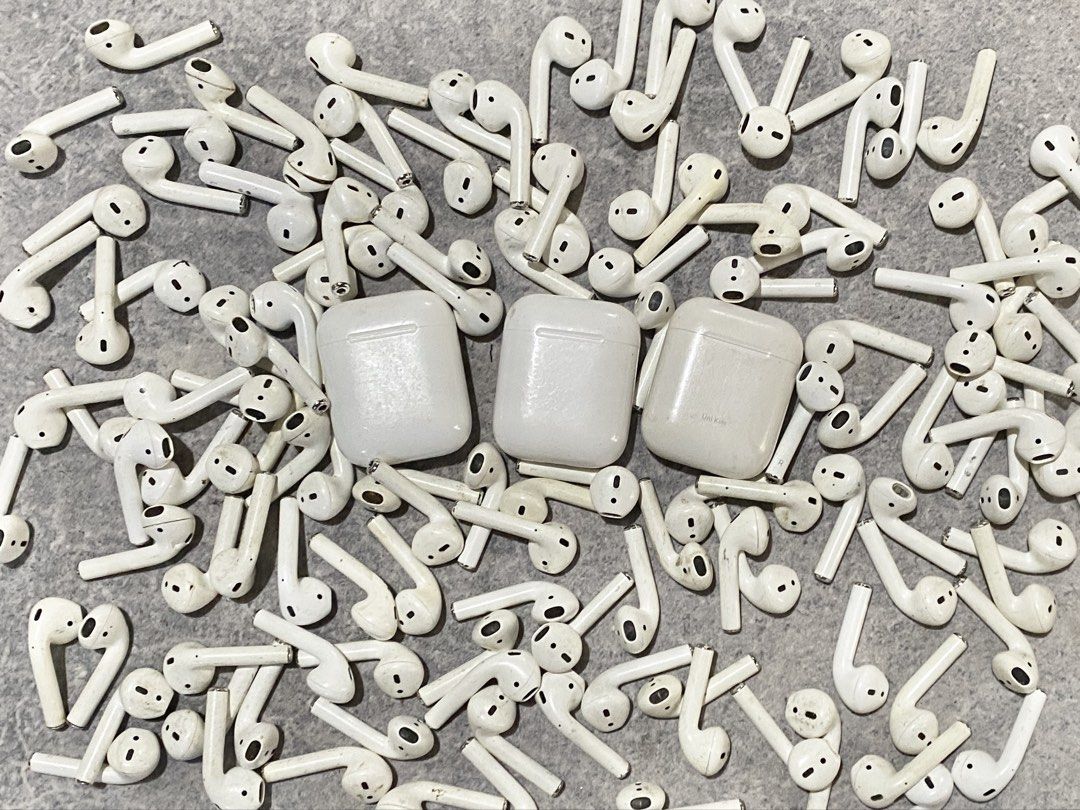 Apple AirPods 2 Wireless Charging Case and Earbuds Bulk (Category: Headphones & Headsets) located in Bacolod City. Submitted by bt_ph (Listing ID 1470030475, Image 1). Description: Apple airpods gen 1 and 2 with 60+ pairs of airpods (almost 130 pcs). Galing JAPAN SURPLUS. Hindi lahat tested. May complete pero mahina battery, may isa lang laman - solid pa battery. may isa na case lang. Coded lahat Pwede pang parts out or pwede din iparepair..