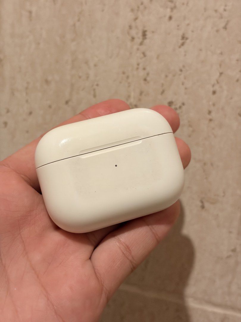 Apple AirPods Pro 2 (Category: Headphones & Headsets) located in Makati City. Submitted by jaeclee0 (Listing ID 1470049532, Image 1). Description: - Authentic Apple AirPods Pro (White) - Includes charging case and attached silicone tips - Case shows light, normal signs of handling with minor smudges and dust near the hinge - Fully functional and ready for your daily commute or workouts ISSUE: Has heat discoloration from use but does not affect ba