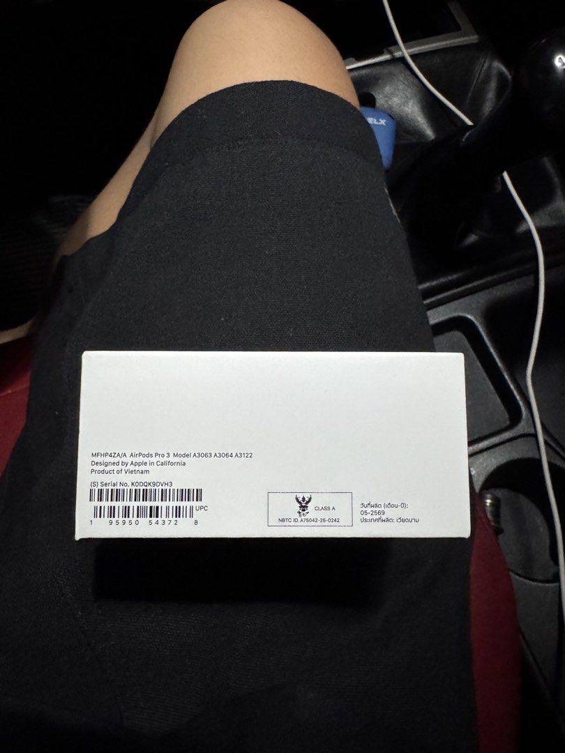 Apple AirPods Pro 3 (Bnew sealed) (Category: Earphones) located in Batangas. Submitted by drei444 (Listing ID 1470005442, Image 3). Description: - authentic - no receipt na misplaced - with power mac box.