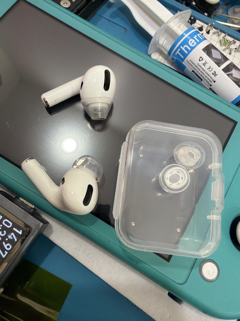 Apple AirPods Pro extra silicone tips, Audio, Earphones on Carousell