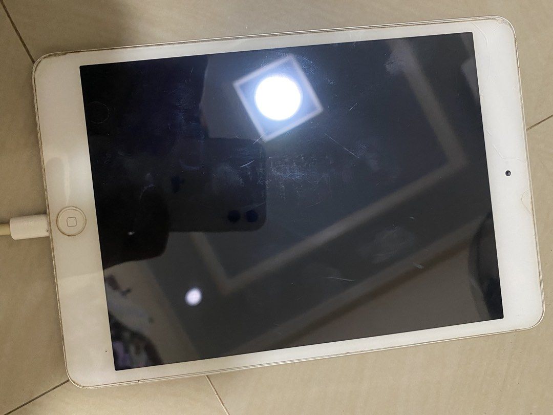 Apple iPad mini (Category: iPad) located in Manila. Submitted by mamamia.phoenix (Listing ID 1470086649, Image 3). Description: .