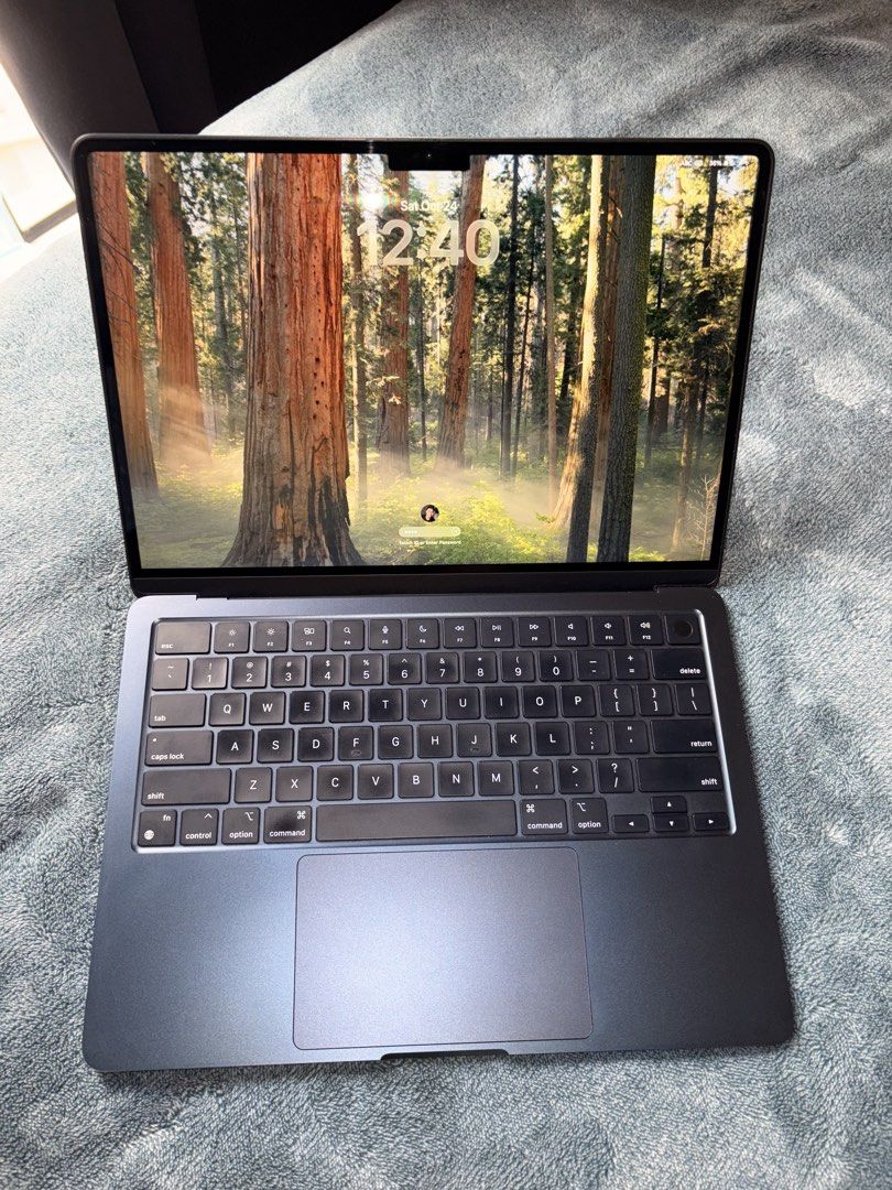 Apple MacBook Air 13-inch Midnight (Category: Laptops & Notebooks) located in Paniqui. Submitted by kim97 (Listing ID 1470036848, Image 1). Description: Macbook Air M2 (Midnight) 13.6-inch Liquid Retina display (2560x1664) 8GB RAM 256 GB Processor: Apple M2 chip (8-core CPU with 4 performance and 4 efficiency cores, 16-core Neural Engine) RFS: Di nagagamit..