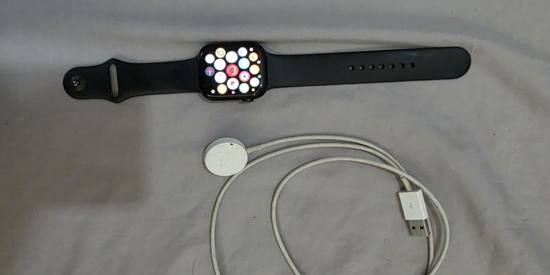 Apple watch 7 (Category: Wearables & Smart Watches) located in Caloocan City. Submitted by sanns.23 (Listing ID 1469947683, Image 1). Description: Marilao Bulacan loc meetup/lalamove.