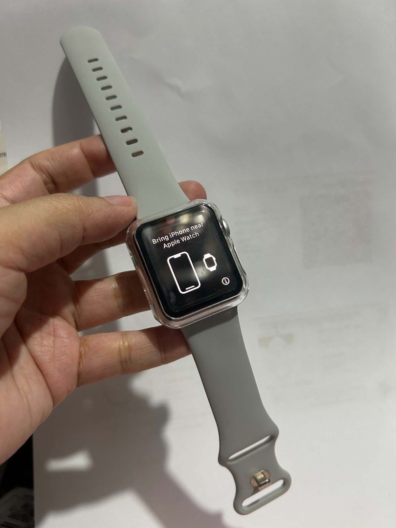 Apple watch Series 3 (Category: Wearables & Smart Watches) located in Quezon City. Submitted by heybailey (Listing ID 1470017151, Image 2). Description: .