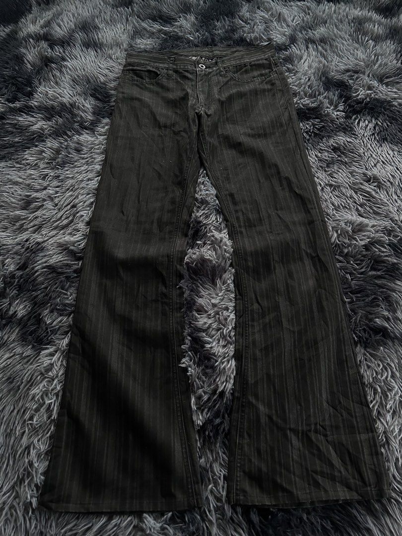 Archival Japanese Brand Rupert “The difference” Flared Jeans (Category: Jeans) located in Banaybanay. Submitted by prettysixtythrift_17 (Listing ID 1470062883, Image 1). Description: Archival Japanese Brand Rupert “The difference” Flared Jeans ▪️Waistline: 30 to 32 ▪️Length: 40 ▪️Hem: 9.5 ▪️Hips: 16 ▪️Leg Thigh: 11 ▪️Rise: 9 ▪️Inseam: 31 .