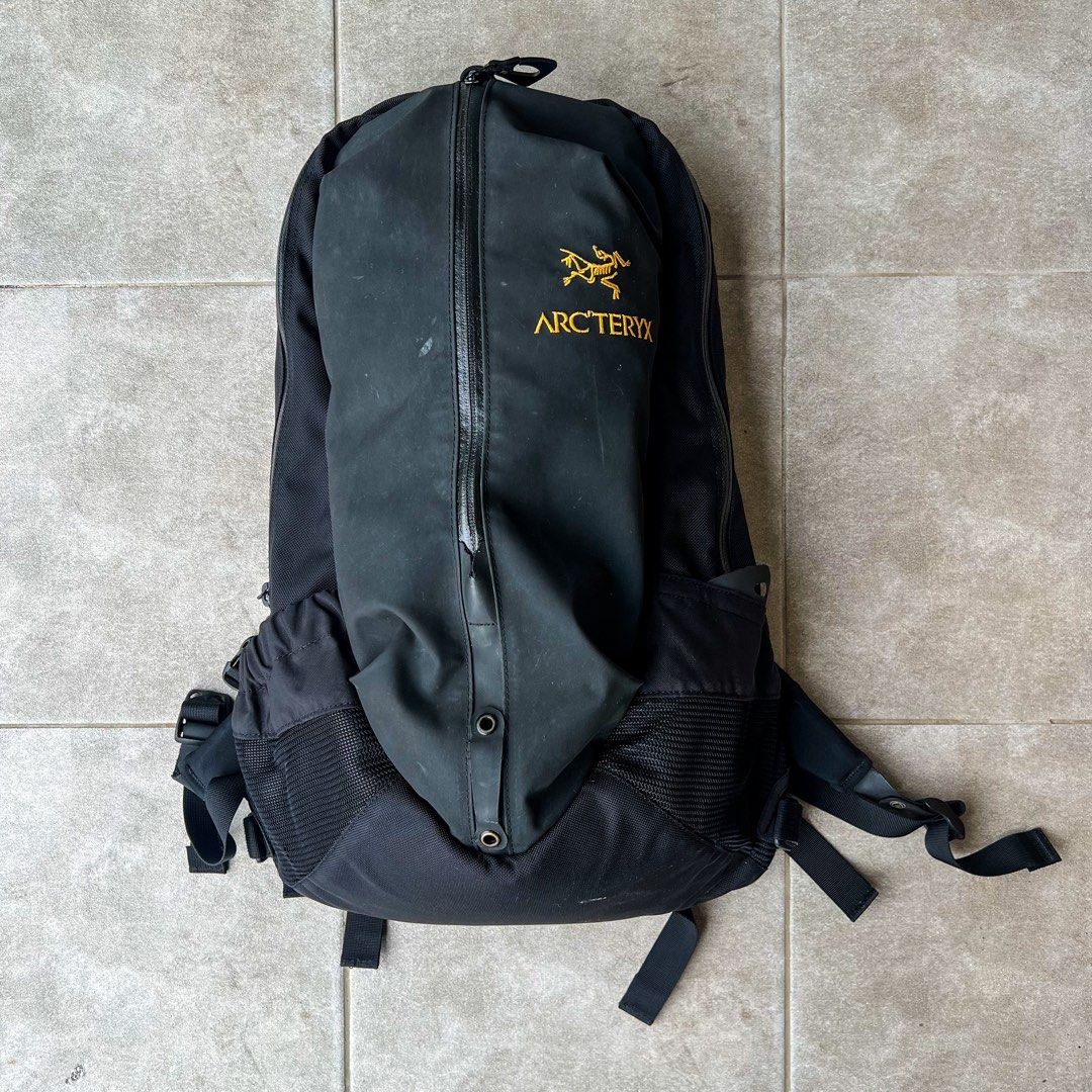 Arc'teryx Arro 22 Backpack (Category: Backpacks) located in Infanta. Submitted by albirthkith092698 (Listing ID 1469953951, Image 1). Description: •Arc’teryx Arro 22 Backpack (HIKING BAG)(Authentic)• Color: Black & Gold Dimes: 22x17 Condition: 9/10 (sign of usage,see detailed pics)complete tags DIMES AND OTHER DETAILS SWIPE LEFT ———————————————— Price: ₱2699 + shipping fee ———————————————— •NOTE• ⛓NO RETURN POLICY! ⛓Maximum 1-3 days reservation. 