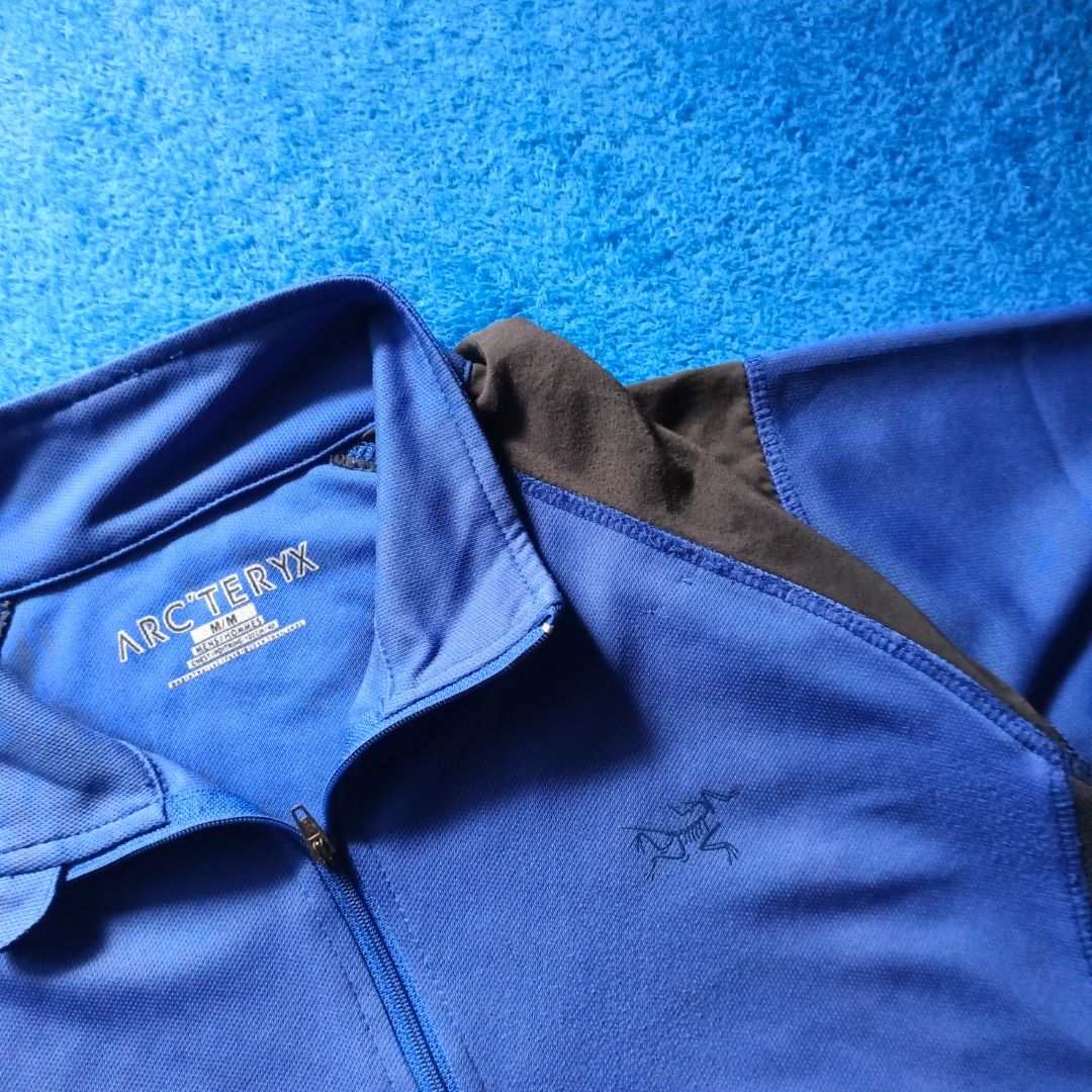 ARC'TERYX Blue Activewear Quarter Zip Tee (Category: Activewear) located in Antipolo. Submitted by juliane_thrift-declutters (Listing ID 1469973244, Image 2). Description: ARC'TERYX Blue Activewear Quarter Zip Tee Dimes: 26×20 Size: Medium on tag Best fit to Medium • Issue: None • Tags: Complete Wash tags • Color rate: 9.3/10 • Overall Condition: 9/10 * Color may vary due to lighting .