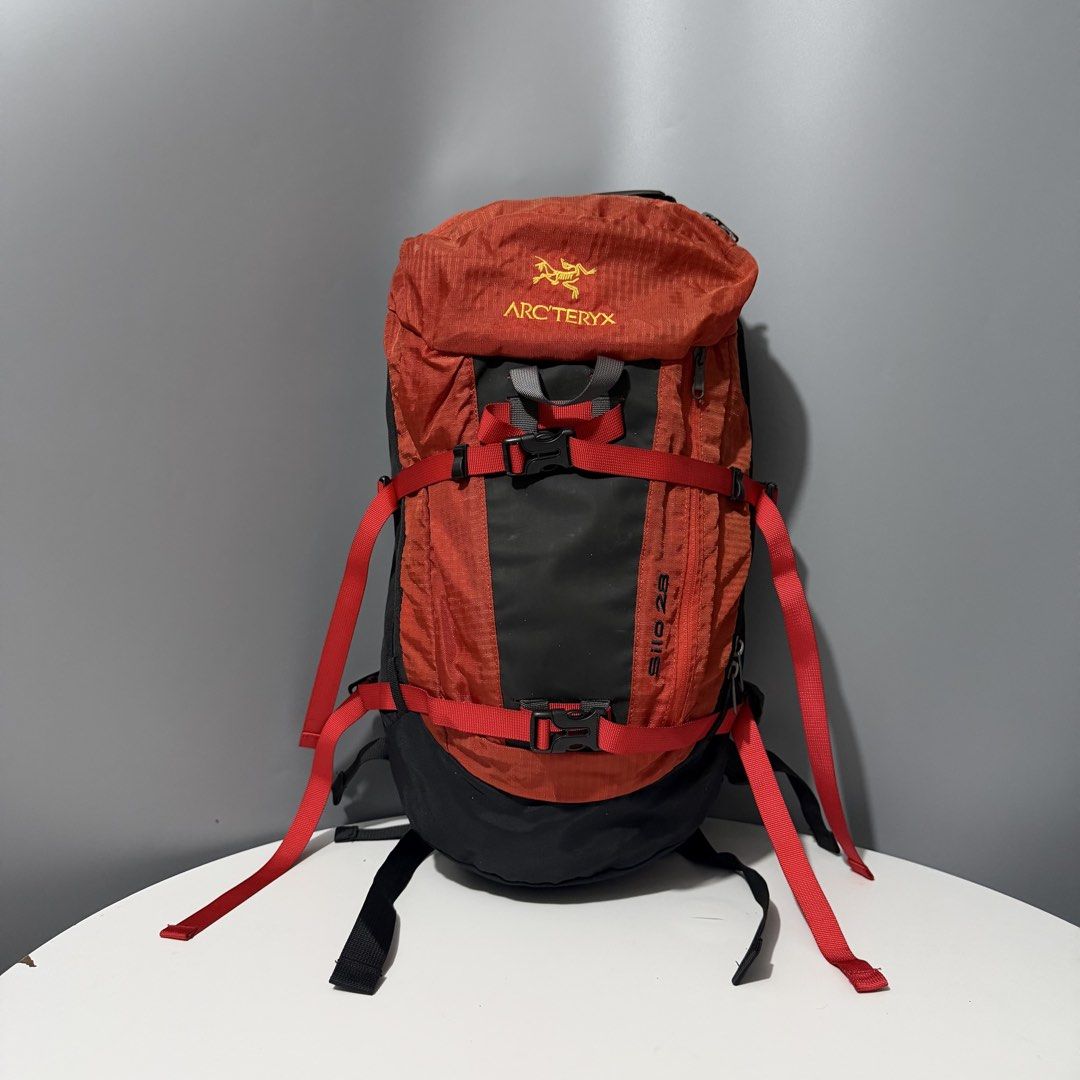 Arc'teryx Silo 18 Backpack (Category: Backpacks) located in Manila. Submitted by thrifts.el (Listing ID 1470107144, Image 1). Description: Arc’teryx Silo 18 Backpack Excellent Condition 9/10 Color Rate Vintage No Issues Price. 2,780 Loc. South Caloocan Courier. J&T/ Flash Express.