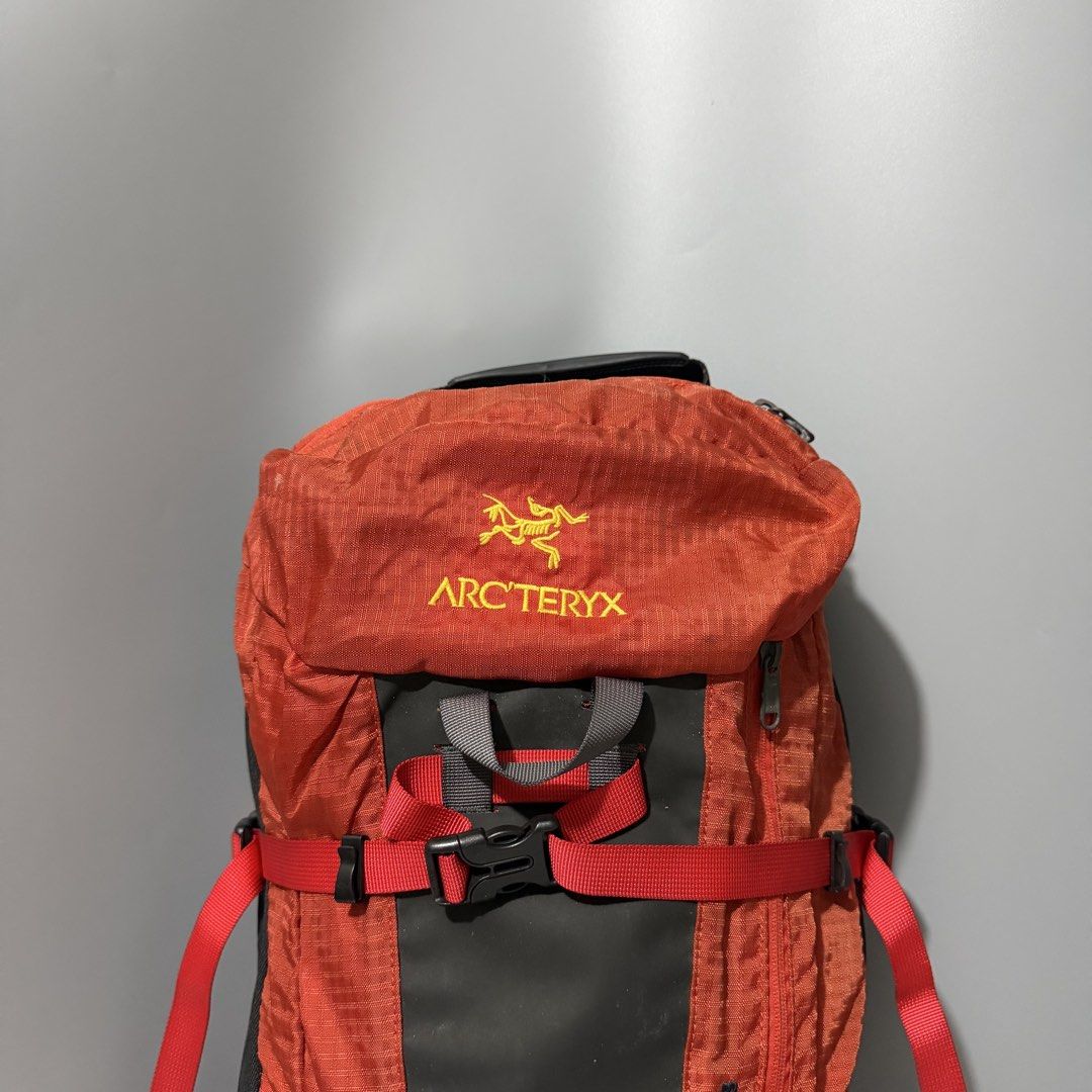 Arc'teryx Silo 18 Backpack (Category: Backpacks) located in Manila. Submitted by thrifts.el (Listing ID 1470107144, Image 2). Description: Arc’teryx Silo 18 Backpack Excellent Condition 9/10 Color Rate Vintage No Issues Price. 2,780 Loc. South Caloocan Courier. J&T/ Flash Express.