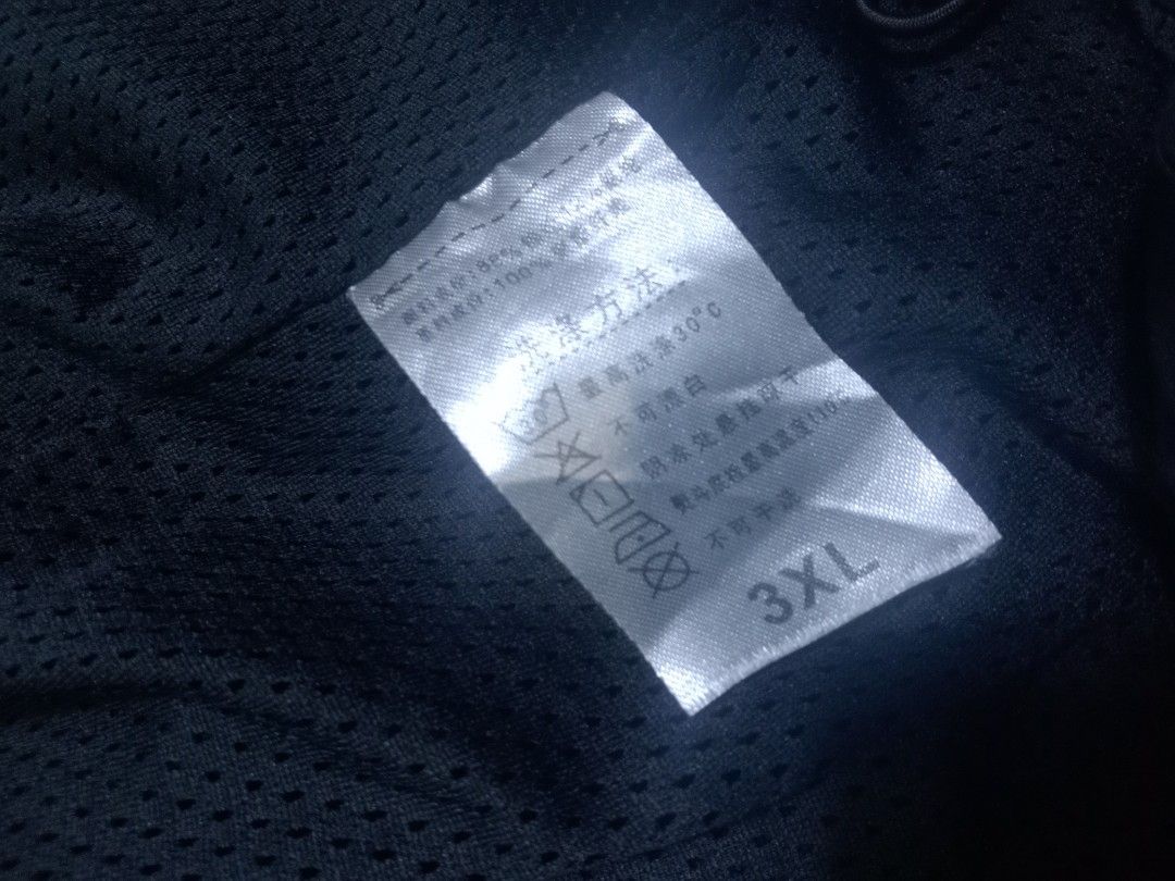 Arc'teryx softshell reflective logo (Category: Coats, Jackets and Outerwear) located in Bacolod City. Submitted by wepthriftstyle (Listing ID 1470076595, Image 3). Description: Arc'teryx softshell reflective logo SIZE/DIMES: Large 22 width 28 length no issue excellent actual color: black color rate: 10/10 complete tags print tag and washtag zippers and laces still intact waterproof softshell double lining breathable mesh inner unli vouch unli vid