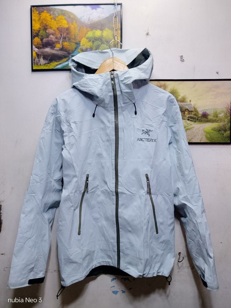 arcteryx water resistant jacket (Category: Coats, Jackets and Outerwear) located in Valenzuela. Submitted by joshwrldselection (Listing ID 1470108683, Image 1). Description: medium - large excellent condition need wash only water resistant thrift..
