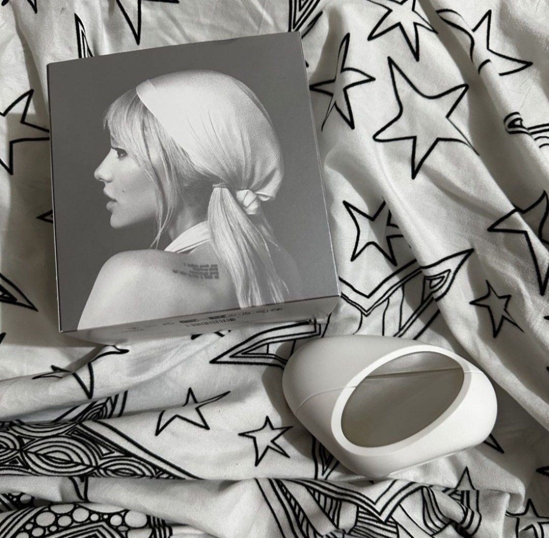 Ariana Grande Mod Vanilla Eau De Parfum 100ml (Category: Fragrance & Deodorants) located in Batangas. Submitted by narvoo (Listing ID 1470022921, Image 2). Description: Ariana Grande Mod Vanilla 100mL > 60-70% remaining > with box > bought from another carou user for ₱3,200 (authentic/orig - bought from chemist warehouse, Australia) ‼️ FINAL PRICE.