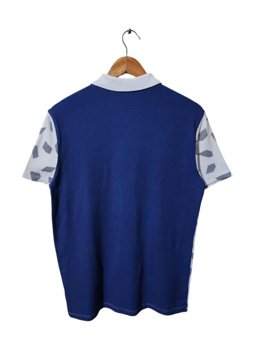 ARMANI EXCHANGE ABSTRACT GEOMETRIC PATTERN POLO SHIRT (Category: Tshirts & Polo Shirts ) located in Iloilo. Submitted by gooddimes (Listing ID 1470133547, Image 2). Description: Armani Exchange Abstract Geometric Patter Polo Shirt Authentic Size on tag: Small Dimes: 19x27L Issue/s: None Color rate: 9.5/10 Excellent condition ₱1,500 +sf Reminders: - All items are thrifted, please manage your expectations - Color may vary due to lighting - Please w