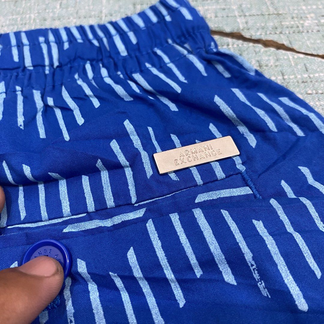 Armani Exchange Men's Zig-Zag Print Drawstring Shorts (Category: Shorts) located in Cabuyao City. Submitted by stuffwarsph (Listing ID 1469949020, Image 3). Description: Medium-Large Width 28 pasok hanggang 36 Length 20 Hem 12 Bnew condition 10/10 Color rate No issues ₱780.