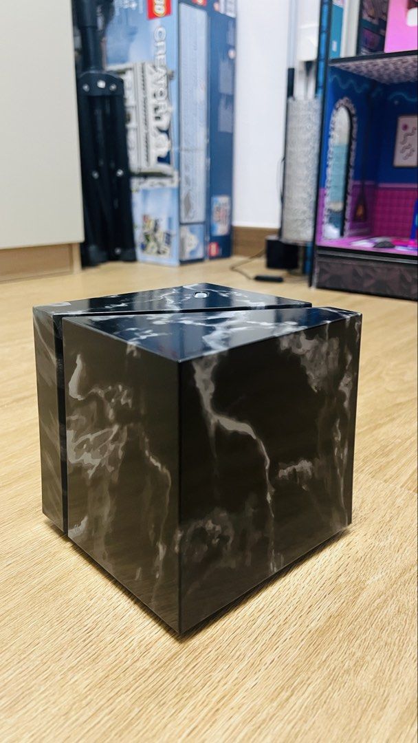 Aroma Diffuser (Category: Home Fragrance) located in Singapore. Submitted by riffsrecords (Listing ID 1470037143, Image 3). Description: Aroma Diffuser - Bought but unused - Power cable and manual included - Aroma not included - Not for fussy buyers - See photos for details.
