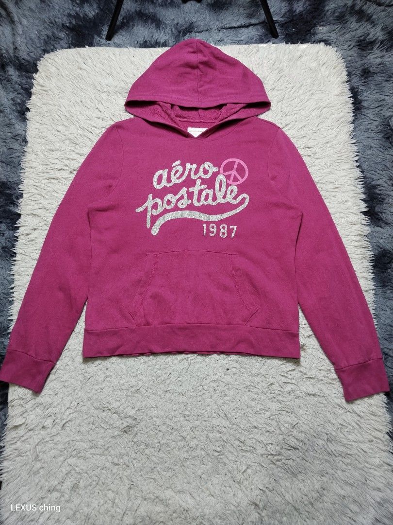 Aéropostale pullover hoodie a silver glitter script logo on chest. (Category: Coats, Jackets and Outerwear) located in Manila. Submitted by lexusthrift1995 (Listing ID 1469956613, Image 1). Description: Size- XL on tag but fit to LARGE Dimension- 20x24 Color rate- 9/10 Condition- 9/10 issue- small pinhole on pocket see last picture good condition ‼️400.pesos plus shipping fee 💸MODE OF PAYMENT- GCASH payment first 🚛MODE OF DELIVERY- J&T or LALAM