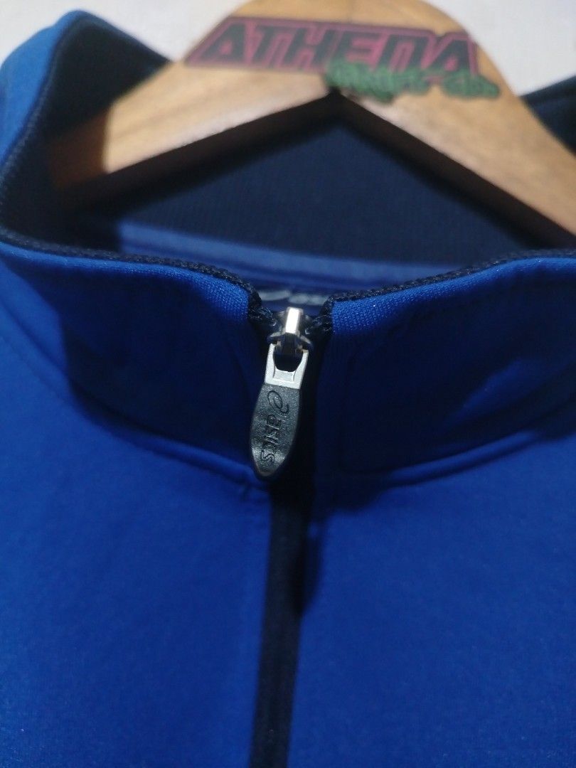 Asics Blue White Quarter Zip Track Jacket (Category: Coats, Jackets and Outerwear) located in Rizal. Submitted by gmpastoffi75031 (Listing ID 1470013581, Image 3). Description: - Brand: Asics - dimes 23x27.5 - Style: Quarter-zip track jacket - Color: Royal blue with white shoulder panels - Details: Gold embroidered chest logo, Asics back collar label, branded zipper pull - Features: High neck collar, ribbed cuffs and hem - Condition: Clean piece 
