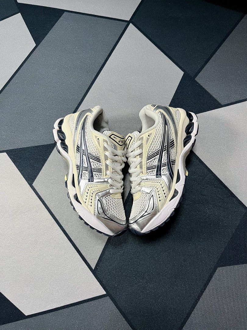ASICS GEL KAYANO 14 (Category: Sneakers) located in Butuan. Submitted by jacobfrost (Listing ID 1470080400, Image 3). Description: Size 6 us womens 37 eur 23 cm Excellent condition very minor sign of usage Authentic DM 📥.