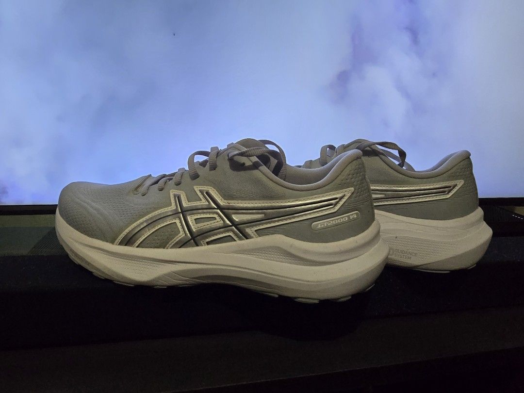 ASICS GT-2000 14 Grey Silver Running Shoes (Category: Activewear) located in Caloocan City. Submitted by billysr (Listing ID 1470009681, Image 2). Description: Bought for a little over 9,000php this year, selling for 6,000php. Slightly negotiable but won't reply to lowballers. RFS - trimming down shoe rotation Shoe milage - 71.4km Meetup only at SM Grand Central - Model: ASICS GT-2000 14 running shoes - SIze: 9.5US mens - Cushioning: FF Blast Max
