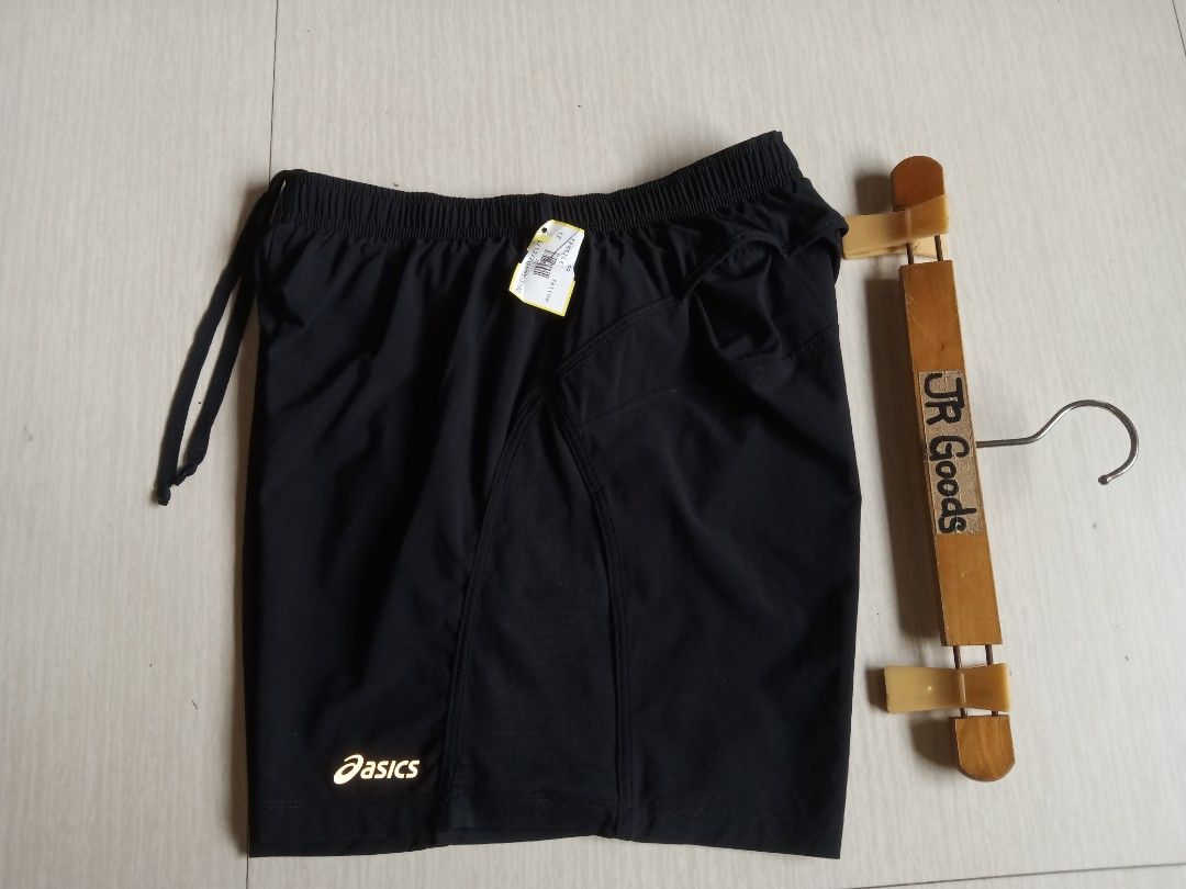 Asics running short (Category: Activewear) located in Tanay. Submitted by jrgoods (Listing ID 1469998002, Image 2). Description: Asics running short Small men's above the knee Waistline 26-30 Length 14 Good as new condition Cut washtags 499+ship Tanay Rizal location Shipping Nationwide - Fit: Elastic waistband with adjustable drawstring - Storage: Multiple utility pockets on the back and sides - Performance: Lightweight, breathable fabric ideal f