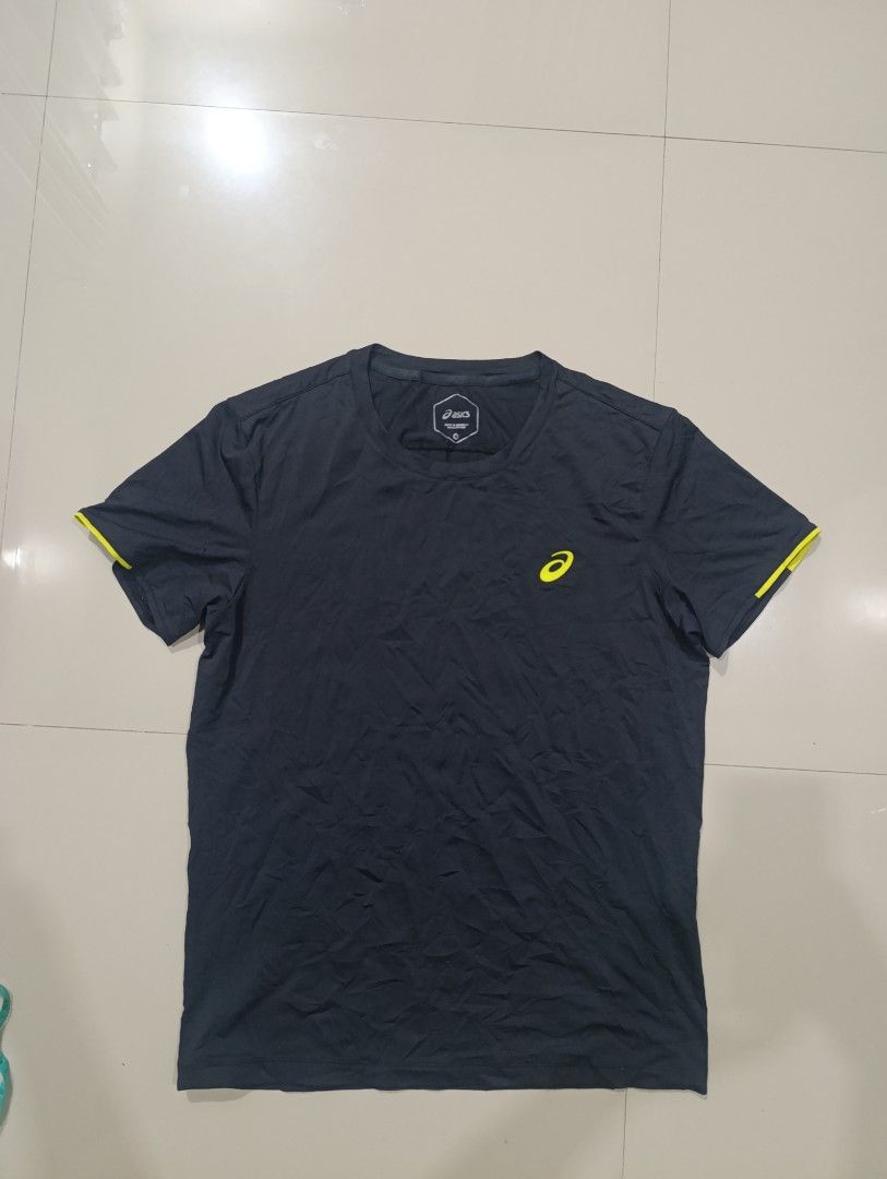 Asics Running T-shirt Size M (Category: Activewear) located in Davao. Submitted by idioticthrifter (Listing ID 1470123231, Image 1). Description: Pre- loved( medjo maliit sakin) - Color: Dark grey with neon yellow accents - Brand: Asics Running (logo on chest, vertical text on back) - Size: 95 (Medium, fits heights 170-180cm) - Material: Lightweight & breathable polyester-polyurethane blend - Origin: Made in Indonesia - Condition: Excellent activ