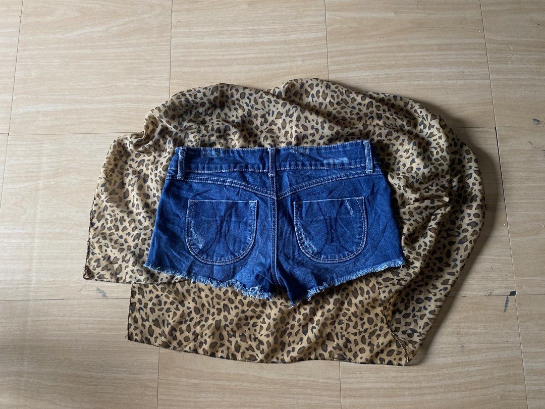 asmanis low-rise distressed blue denim shorts (Category: Shorts) located in Manila. Submitted by lavernsloop (Listing ID 1470078366, Image 3). Description: size 25-26|low rise hard denim | lenght 9 📩DM FOR MORE DEETS!.