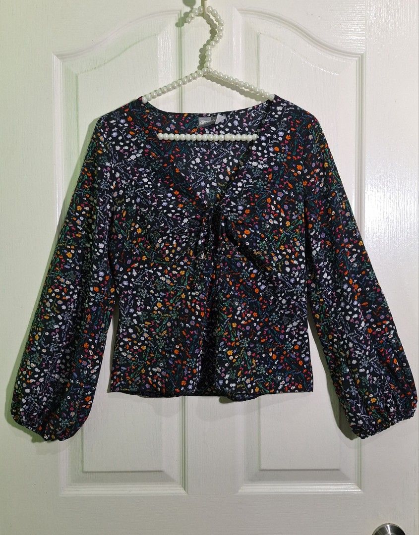 ASOS Floral Long Sleeve Blouse medium (Category: Longsleeves) located in San Pablo. Submitted by allyourbrandedneeds (Listing ID 1470139372, Image 2). Description: - Brand: ASOS - Design: Black base with vibrant all-over floral print, long balloon sleeves, and gathered front tie detail - Size: UK 8 / EU 36 / US 4 (Standard fit) - Material: 100% polyester (lightweight and smooth) - Origin: Made in Romania - Versatile style: Great for casual outing