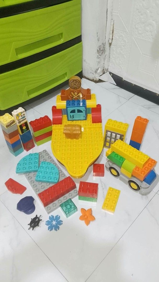 Assorted Toys authentic collectibles (Category: Lego & Building Sets) located in Manila. Submitted by 1980sbaby (Listing ID 1469960685, Image 2). Description: take all only 1600.