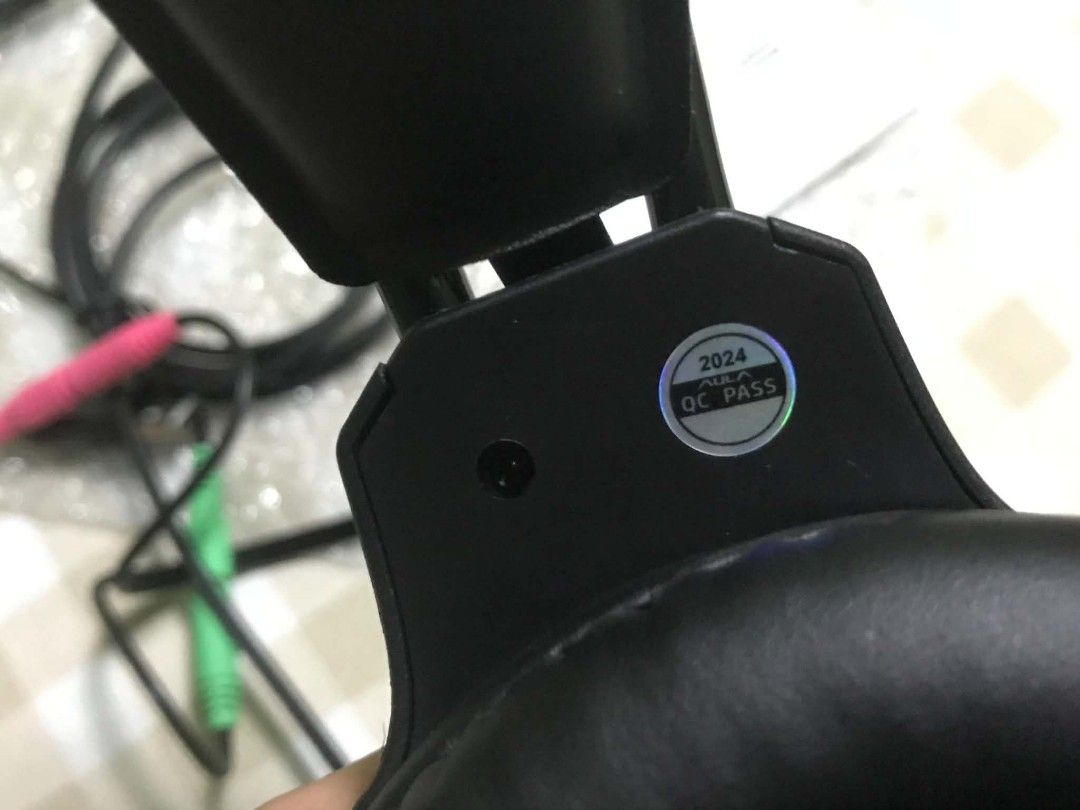 AULA Mountain S605 Gaming Headset (Category: Headphones & Headsets) located in Quezon City. Submitted by mysticowl.972175 (Listing ID 1470099398, Image 3). Description: FS: AULA S605 GAMING HEADSET Tested and still in good condition Rfs: nakatambay lang, di nagagamit 📍For meet up at Waltermart Muñoz EDSA or at Project 8, Road 20, McDonald's .