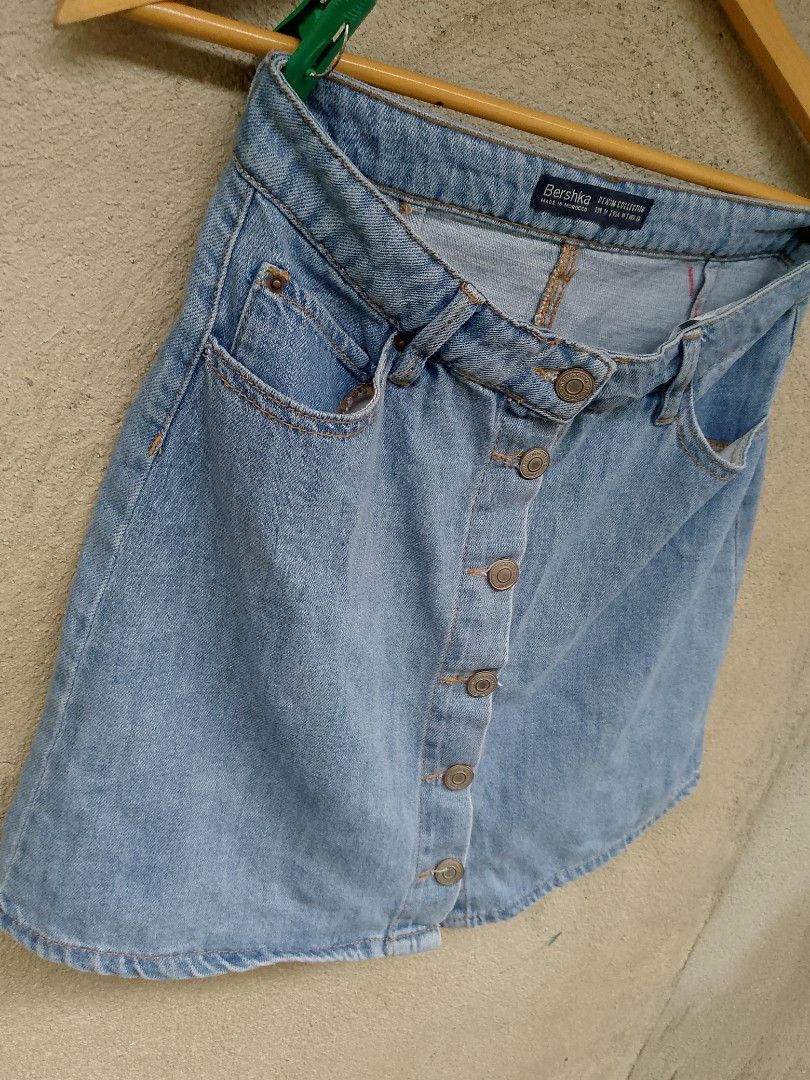 AUTHENTIC! " BERSHKA (soft denim skirt) " (Category: Skirts) located in Danao, Cebu. Submitted by psychypymb40965 (Listing ID 1470051150, Image 3). Description: details are in first photo ‎pm/dm for other details,issues or transactions ‎negotiable! 👊😁 ‎2nd Account Available Shoes, Bags, Sandals, Slippers & more footwear just click the link below 💚👇😁❤️ or follow for update stocks. ‎https://www.carousell.ph/u/azaiahnere02/?t-id=PJuARdaOwh_1792