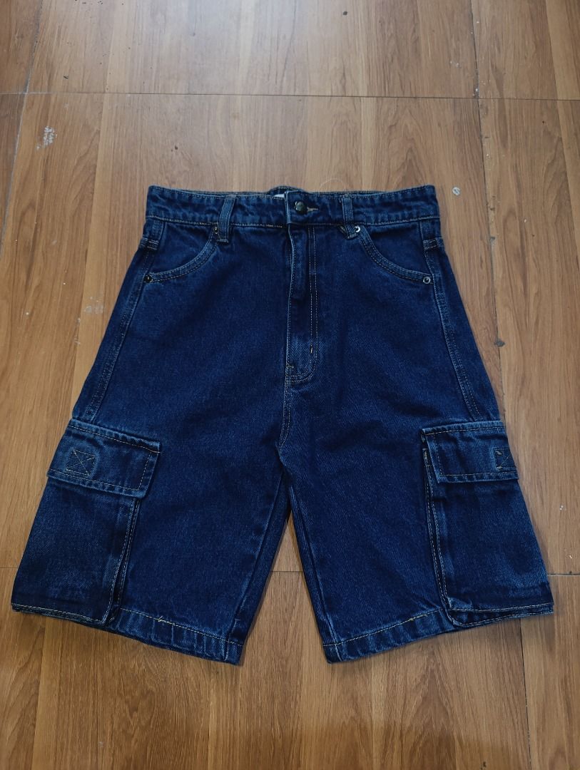 Authentic Bershka Dark Blue Denim Cargo Jorts (Category: Shorts) located in Bulacan. Submitted by koritooo (Listing ID 1470010264, Image 1). Description: Authentic Bershka Dark Blue Denim Cargo Jorts Good as new no issue Size S Dimensions: 29 Width 20 Length 9.5 Hem Color rate: 10/10.