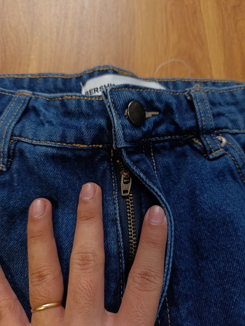 Authentic Bershka Dark Blue Denim Cargo Jorts (Category: Shorts) located in Bulacan. Submitted by koritooo (Listing ID 1470010264, Image 3). Description: Authentic Bershka Dark Blue Denim Cargo Jorts Good as new no issue Size S Dimensions: 29 Width 20 Length 9.5 Hem Color rate: 10/10.