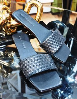 (Category: ) located in . Submitted by designerluxeshop (Listing ID 1469985335, Image 1). Description: .