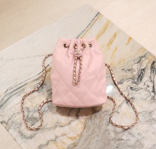 (Category: ) located in . Submitted by luxurydesignerbrands (Listing ID 1470081387, Image 1). Description: .