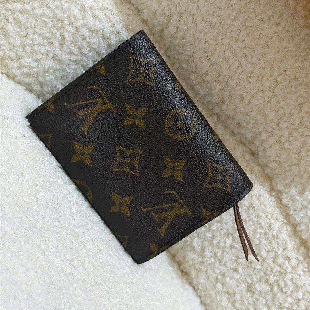Authentic LV Victorine Monogram Microchipped (Category: Luxury Bags & Wallets) located in Pasig City. Submitted by sheyfabph (Listing ID 1469983170, Image 3). Description: Authentic Louis Vuitton Victorine wallet in classic Monogram canvas Minimal signs of use P16,500 .