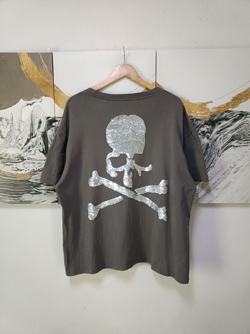 AUTHENTIC Mastermind World Skull Graphic (Category: Activewear) located in Manila. Submitted by bvnnie (Listing ID 1470057620, Image 3). Description: AUTHENTIC Mastermind World Skull Graphic inches Armpit to Armpit/Widht Lenght/fittings is Large Excellent Condition, Issue: Message if you have any other question about sizing. We do shipping nation wide I'm also A A open for video call so that you can see the item you 're interested to buy. Courier