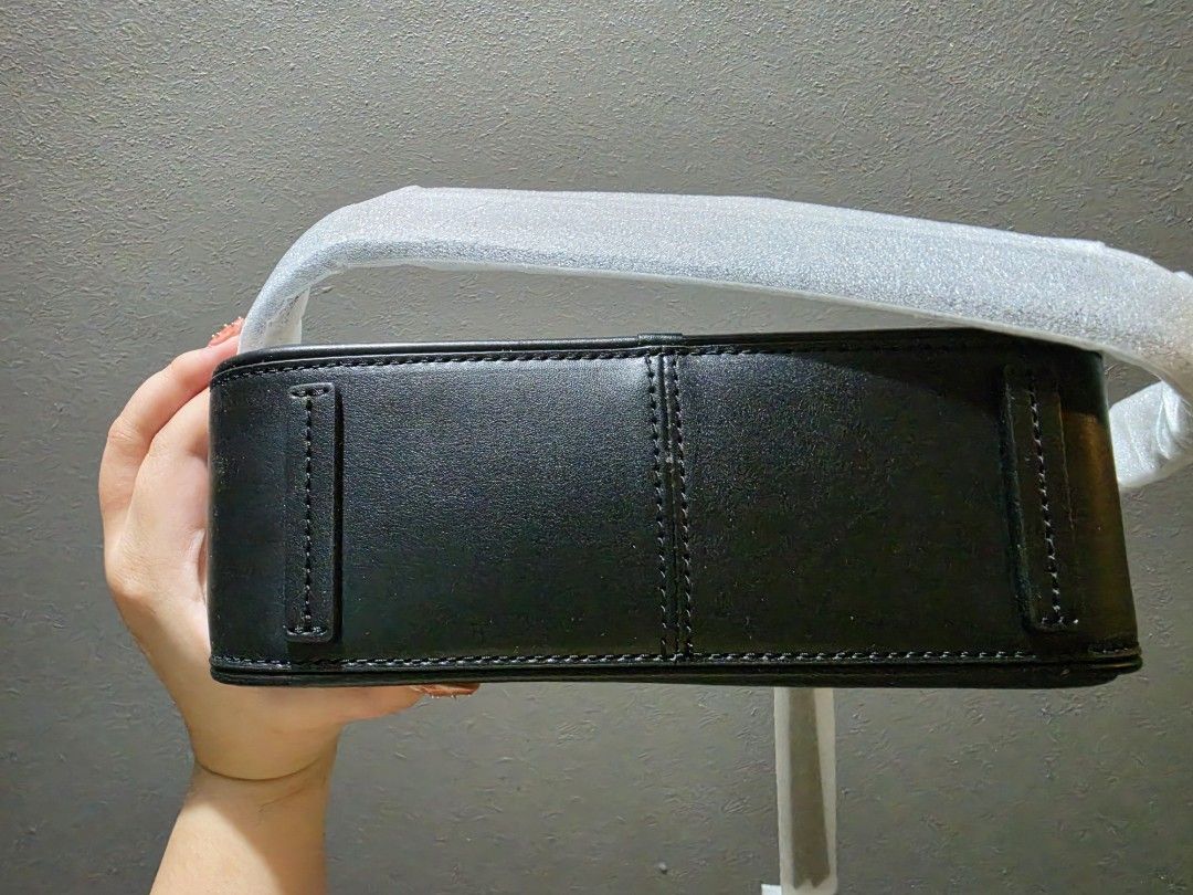 Authentic MJ Small Drifter (Category: Cross-body Bags) located in Manila. Submitted by chengcruz17 (Listing ID 1470091443, Image 3). Description: 100% Authentic Padala from US w/ paper bag Negotiable for sure buyer With minor flaws (see last pictures) not really visible Natago lang, never nagamit rfs: decluttering.
