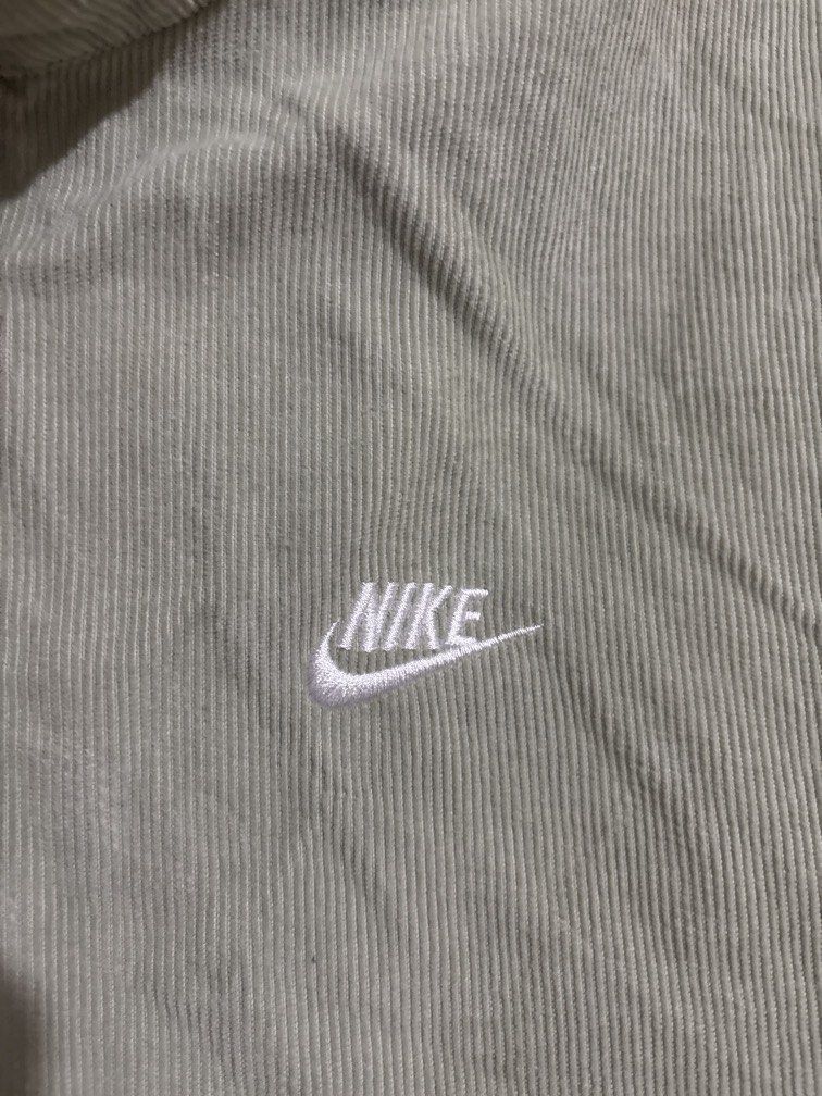Authentic Nike Club Harrington Corduroy (Category: Coats, Jackets and Outerwear) located in Muntinlupa City. Submitted by owrayttttt (Listing ID 1470128251, Image 3). Description: - Nike Club Harrington Corduroy - Large on tag - Dimes is 23x27 - Complete tags - Minor fading on collar - Free shipping via j&t.