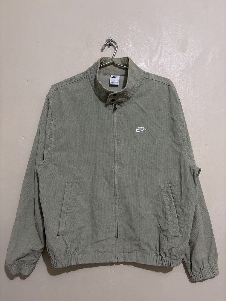 Authentic Nike Club Harrington Corduroy (Category: Coats, Jackets and Outerwear) located in Muntinlupa City. Submitted by owrayttttt (Listing ID 1470128251, Image 1). Description: - Nike Club Harrington Corduroy - Large on tag - Dimes is 23x27 - Complete tags - Minor fading on collar - Free shipping via j&t.