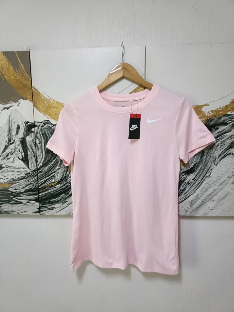 AUTHENTIC NIKE DRY LEGENT (Category: Activewear) located in Manila. Submitted by bvnnie (Listing ID 1469978253, Image 2). Description: AUTHENTIC NIKE DRY LEGENT inches Armpit to Armpit/Widht 18 Lenght/ 25 fittings is Medium Excellent Condition, Issue: Message if you have any other question about sizing. We do shipping nation wide I'm also A A open for video call so that you can see the item you 're interested to buy. Courier, DHL, JNT, LBC Mode o