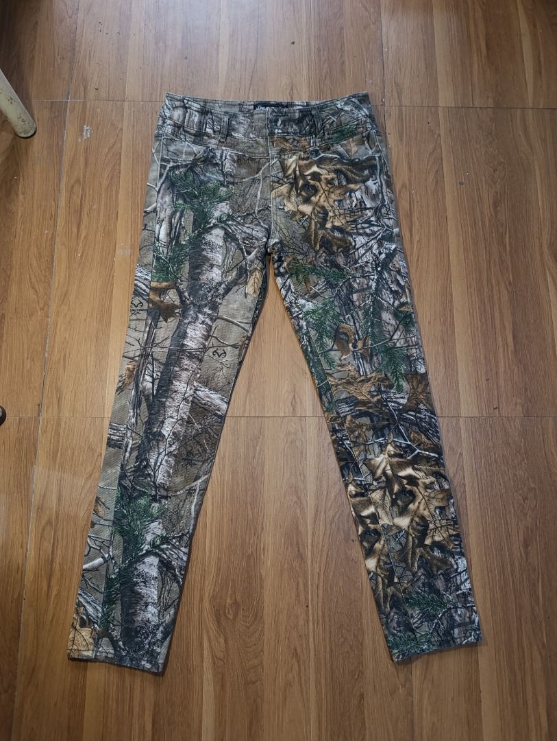 Authentic Realtree Camou Chino (Category: Chinos) located in Bulacan. Submitted by koritooo (Listing ID 1470001329, Image 2). Description: Authentic Realtree Camou Chino Good as new, cut wash tags Size XS Dimensions: 32 Width 39 Length 6 Hem Color rate: 10/10.