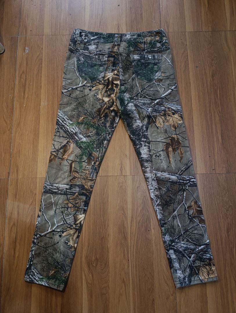 Authentic Realtree Camou Chino (Category: Chinos) located in Bulacan. Submitted by koritooo (Listing ID 1470001329, Image 1). Description: Authentic Realtree Camou Chino Good as new, cut wash tags Size XS Dimensions: 32 Width 39 Length 6 Hem Color rate: 10/10.