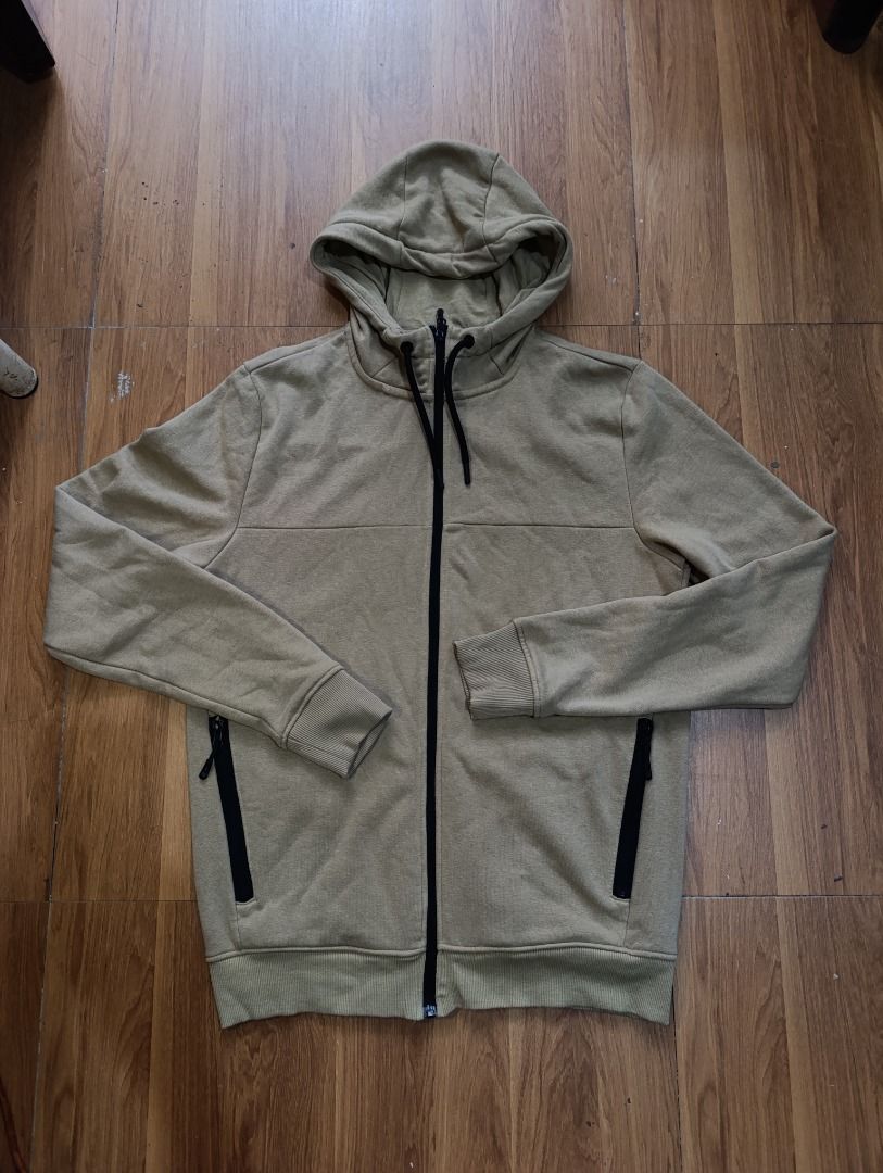 Authentic Terranova Fleece Zip up Jacket (Category: Coats, Jackets and Outerwear) located in Bulacan. Submitted by koritoo (Listing ID 1470017808, Image 1). Description: Authentic Terranova Fleece Zip up Jacket Good as new no issue Size M Dimensions: 20.5 Width 27.5 Length Color rate: 10/10.